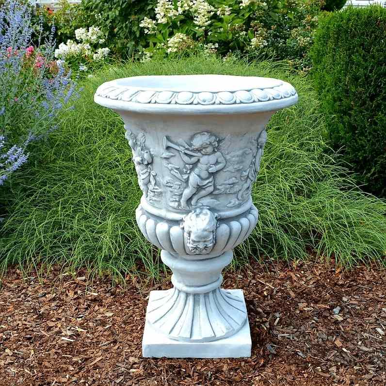 Pflanzenschale Kelch mit Cherubim