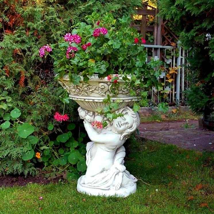 Pflanzenschale Kniende Amor mit Schale