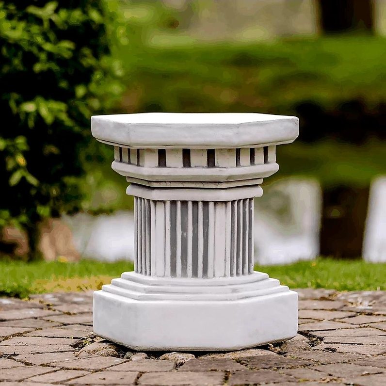 Sechseckige Rillensteinsäule