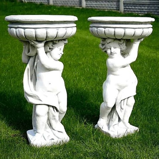 Set Pflanzschalen Junge mit Blumenkübel über dem Kopf (Rechts und Links)