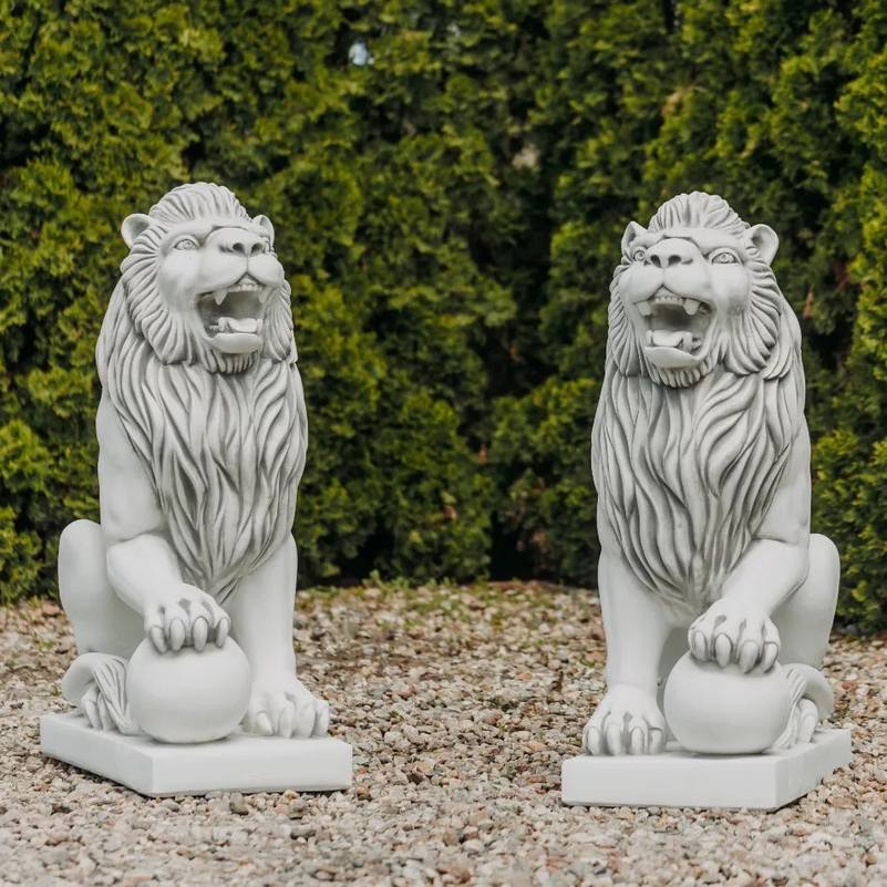 Set Steinfiguren – Großer Löwe mit Ball (rechts und links)
