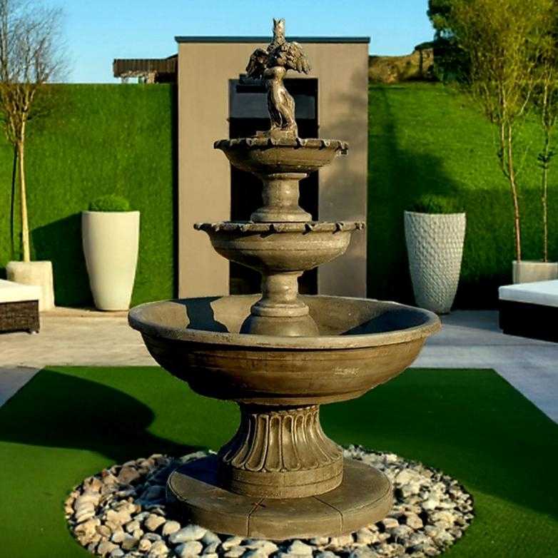 Springbrunnen Almeria Junge mit Vogel