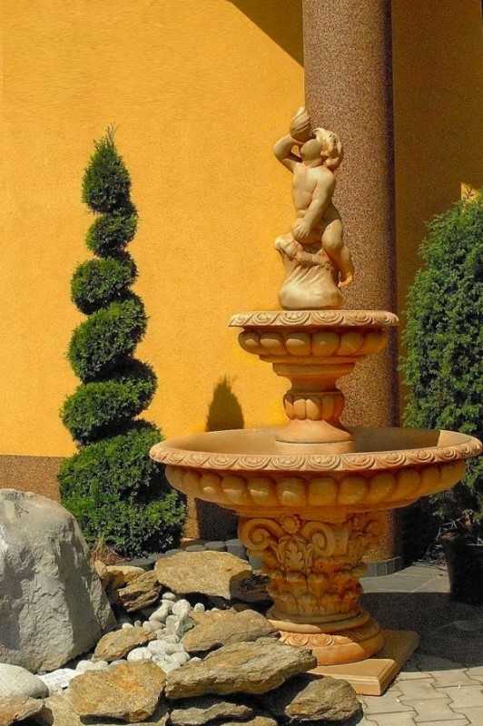 Springbrunnen Griechischer Junge mit Muschel