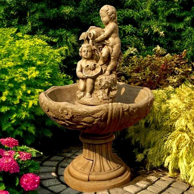 Springbrunnen mit Amor-Paar