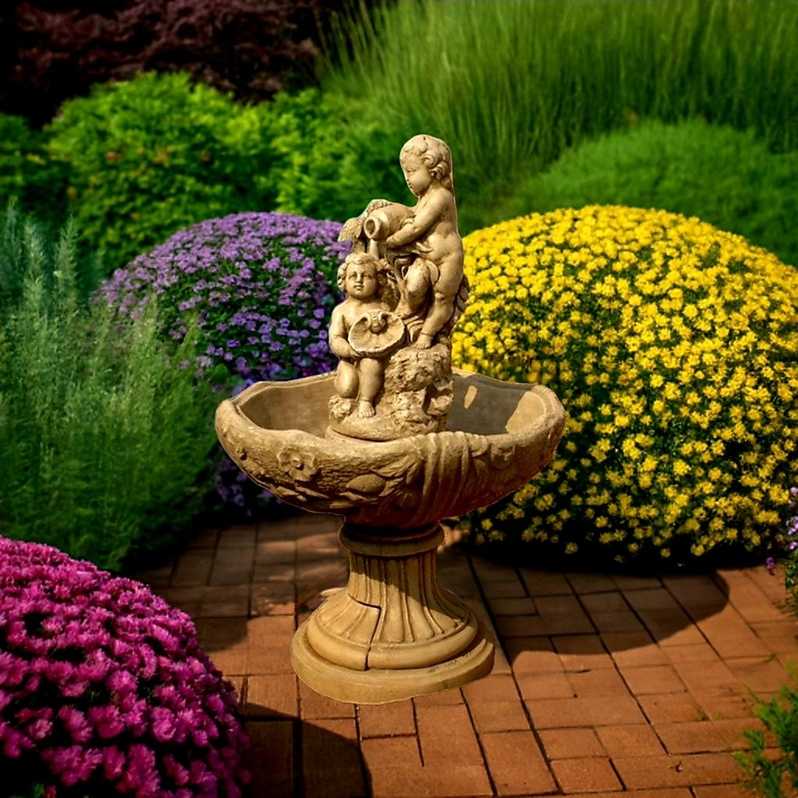 Springbrunnen mit Amor-Paar
