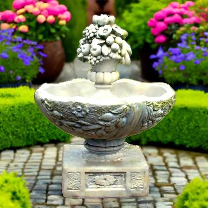 Springbrunnen mit Früchten