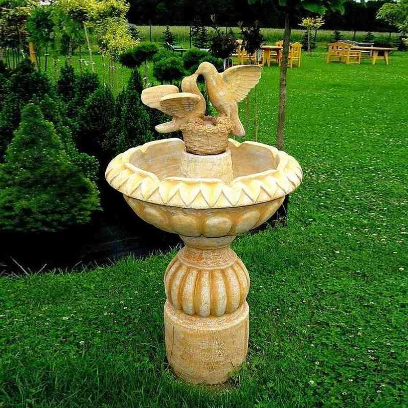 Springbrunnen mit Tauben