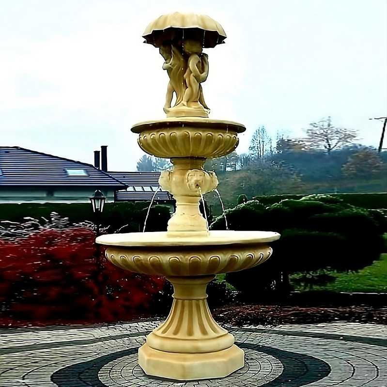 Springbrunnen Neptun mit Sonnenschirm