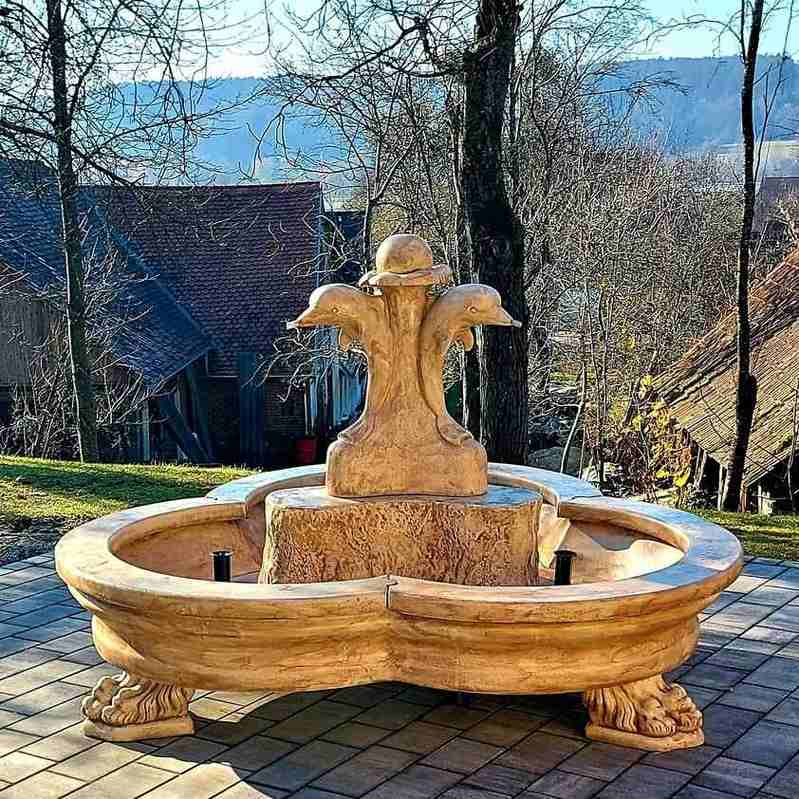 Springbrunnen Pesca mit Delfinen