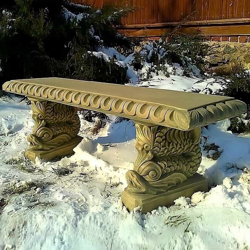 Steinbank Stylisch Einfach mit Fischen