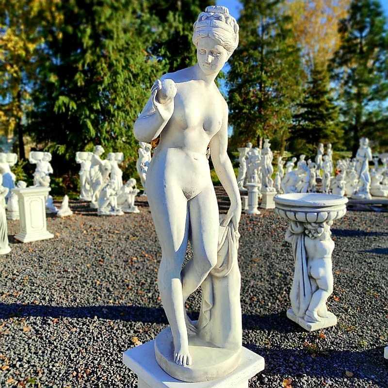 Steinfigur Eva mit Apfel