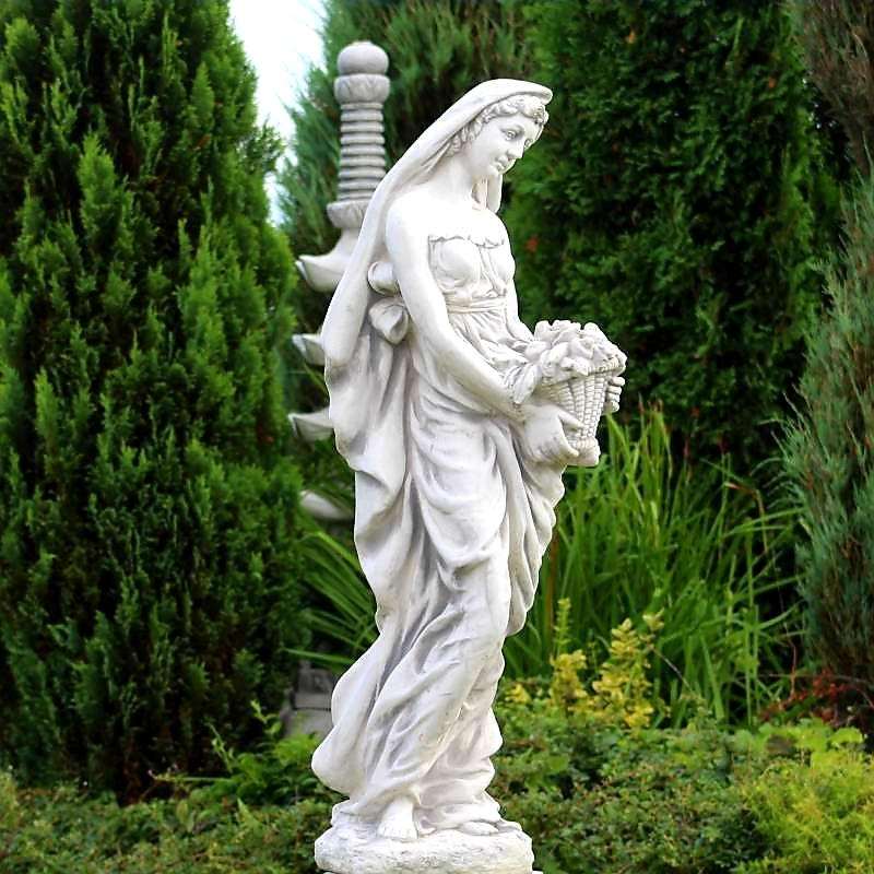 Steinfigur Frau mit Obstkorb