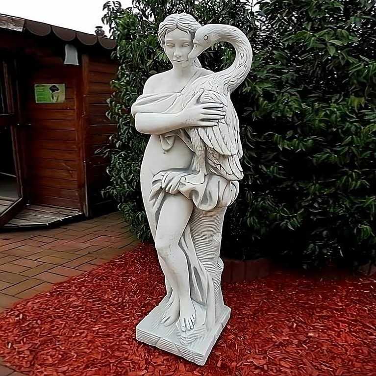 Steinfigur Frau mit Schwan