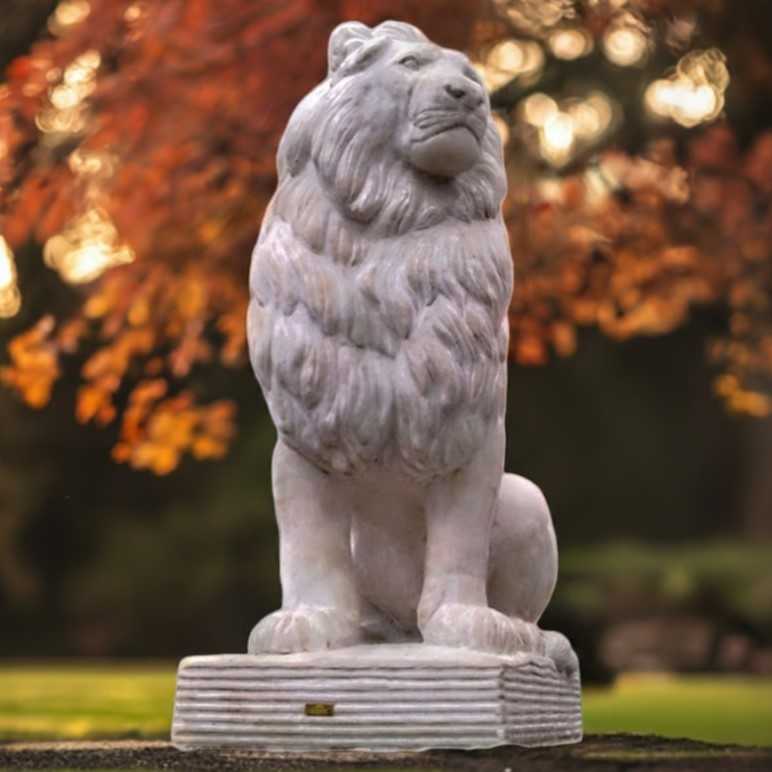 Steinfigur Großer Löwe Rechts