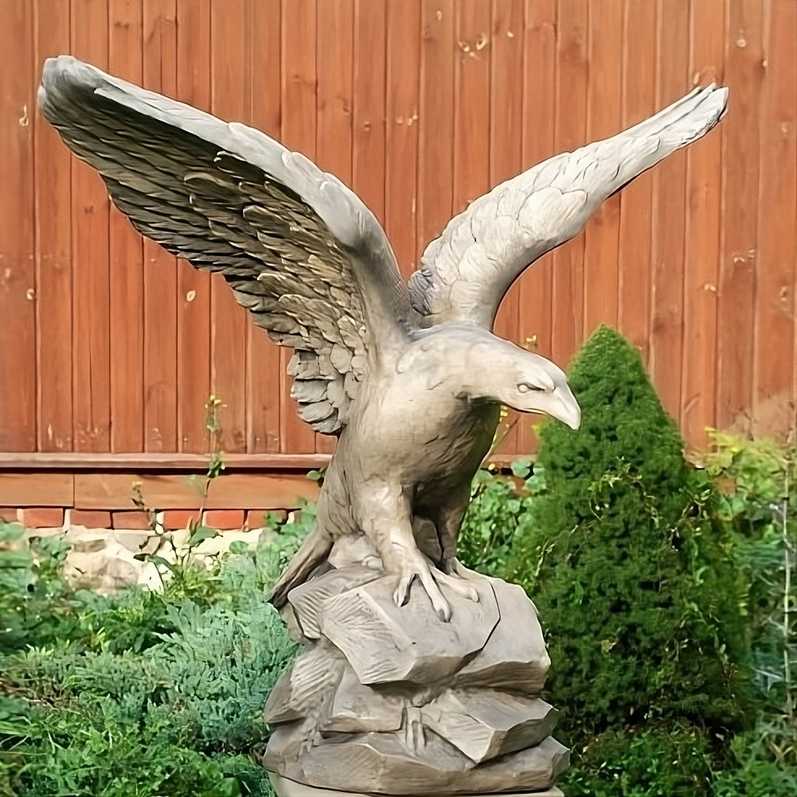 Steinfigur Großer Seeadler