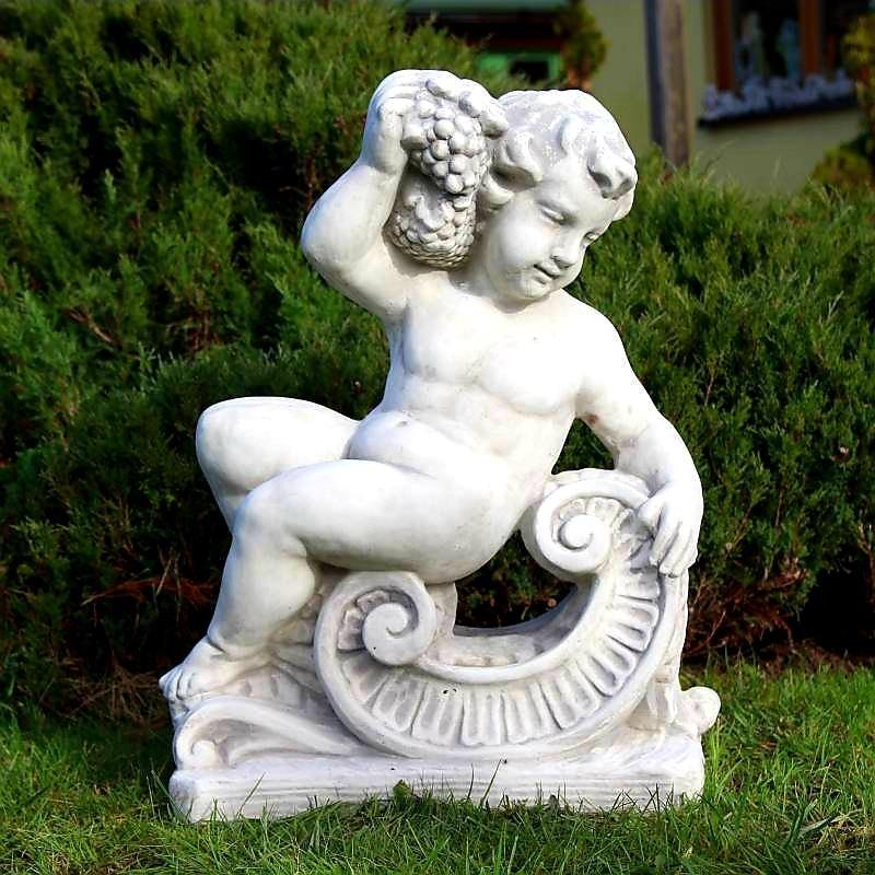 Steinfigur Junge mit Trauben