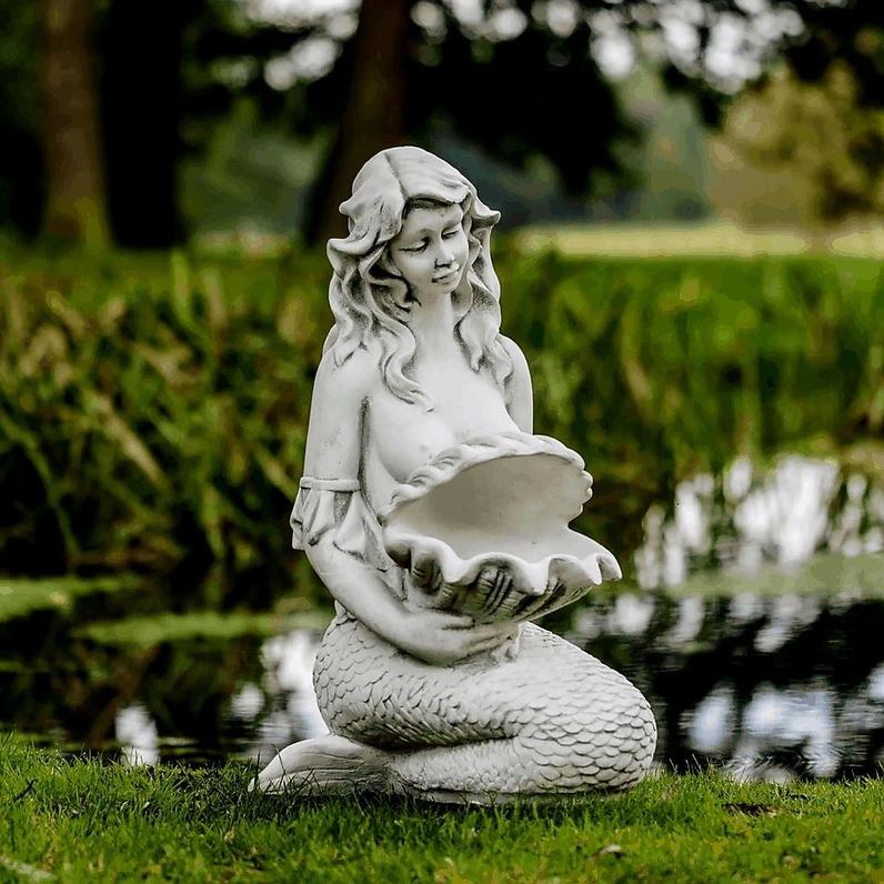 Steinfigur Nachdenkliche Meerjungfrau