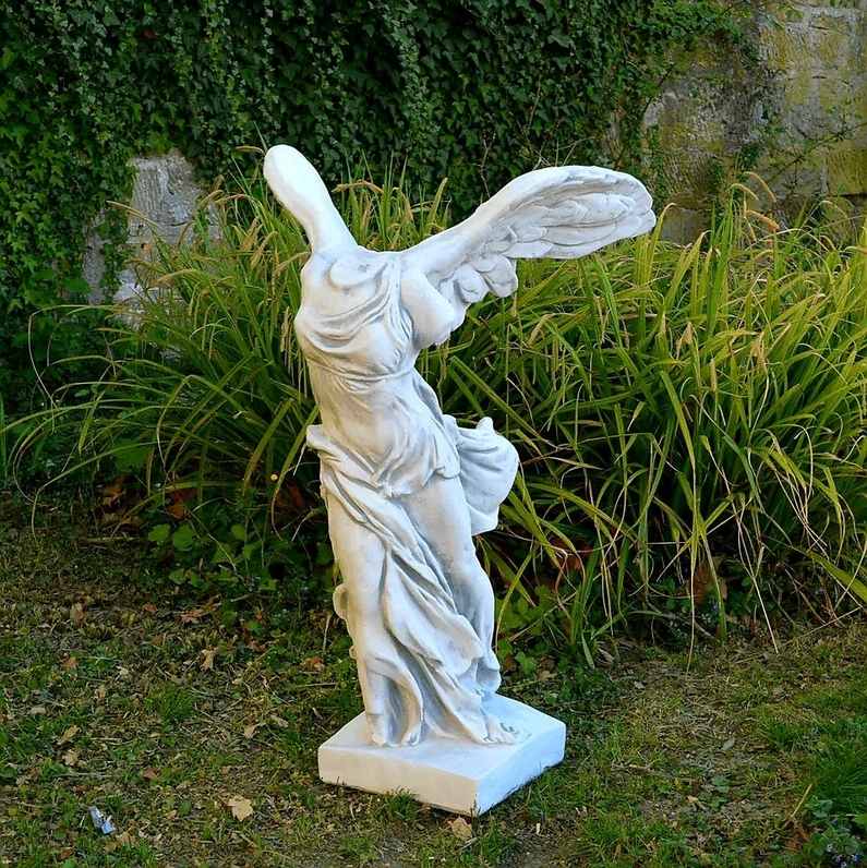 Steinfigur Nike von Samothrake