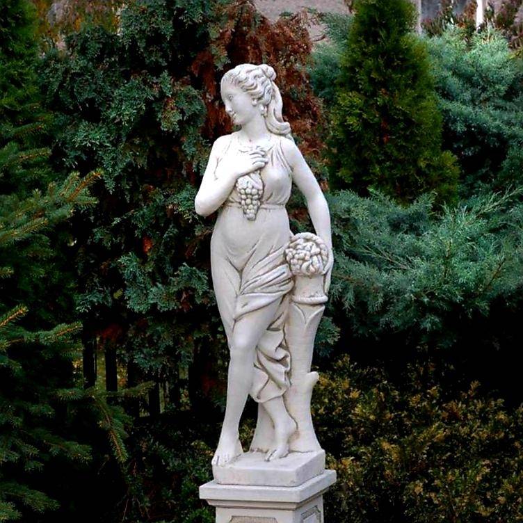 Steinfigur Selene mit Traube