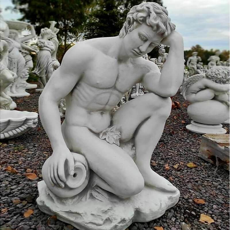 Steinfigur Überlaufender Adam mit Krug