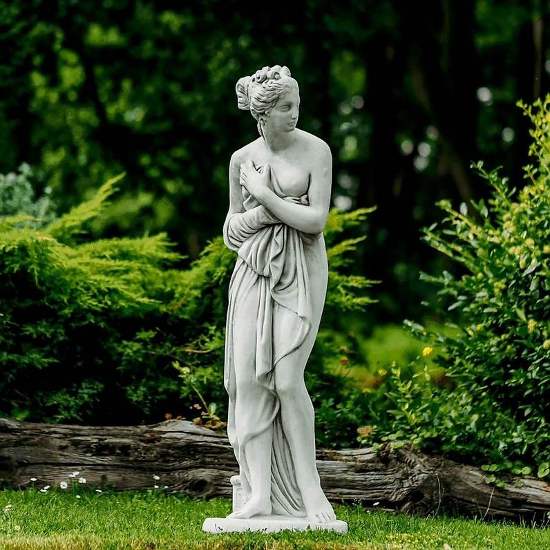 Steinfigur Verlegene Nimfodora