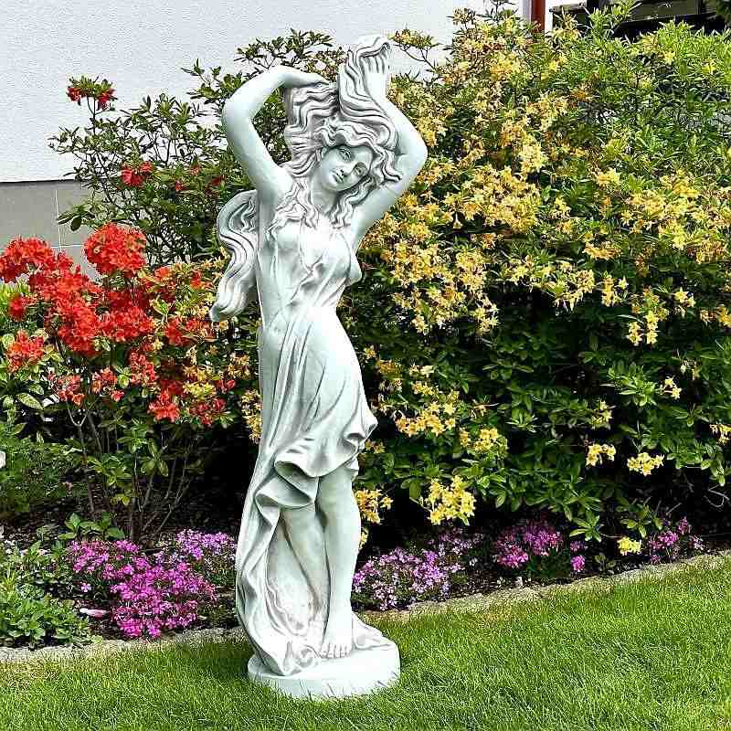 Steinfigur Wogende Radomiła