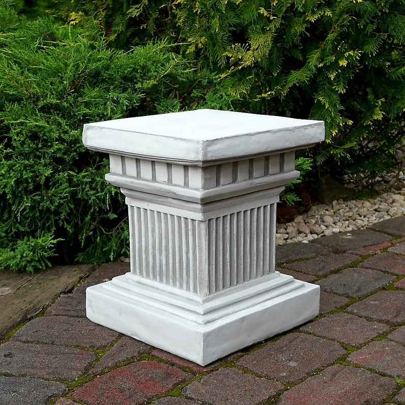 Steinsäule gerippt quadratisch