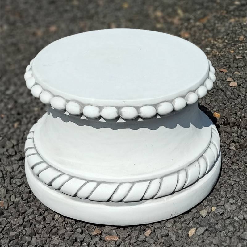 Steinsäule rund mit Zopf