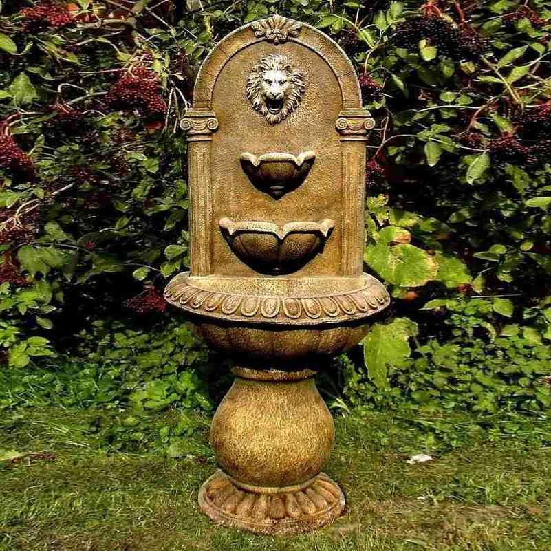 Wandbrunnen / Brunnenbecken mit Löwe 2