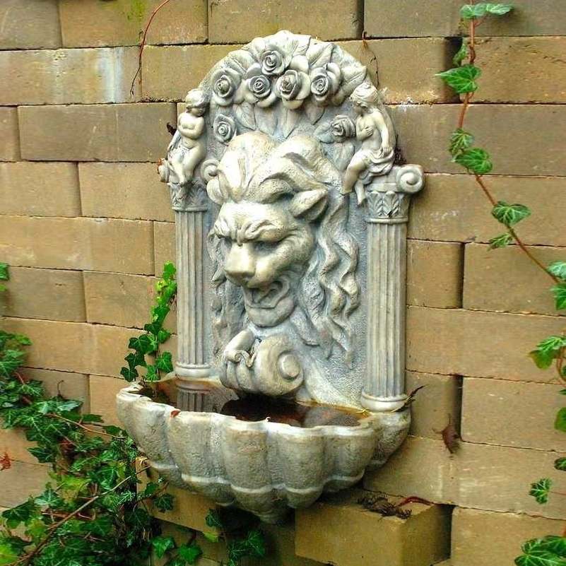 Wandbrunnen / Brunnenbecken mit Löwe