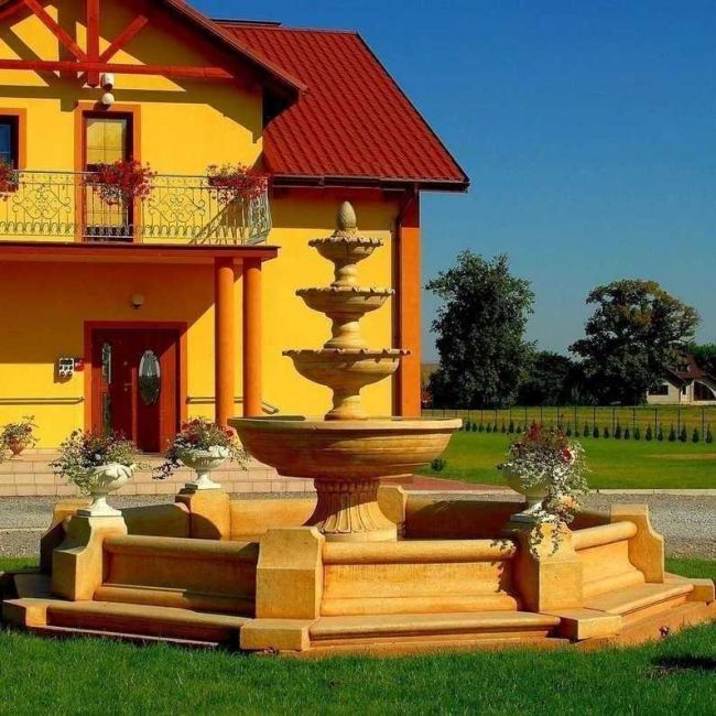 Beleuchtete Springbrunnen mit Becken aus architektonischem Betonkomposit – TOP 10