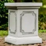 Steinsockel / Steinsäulen